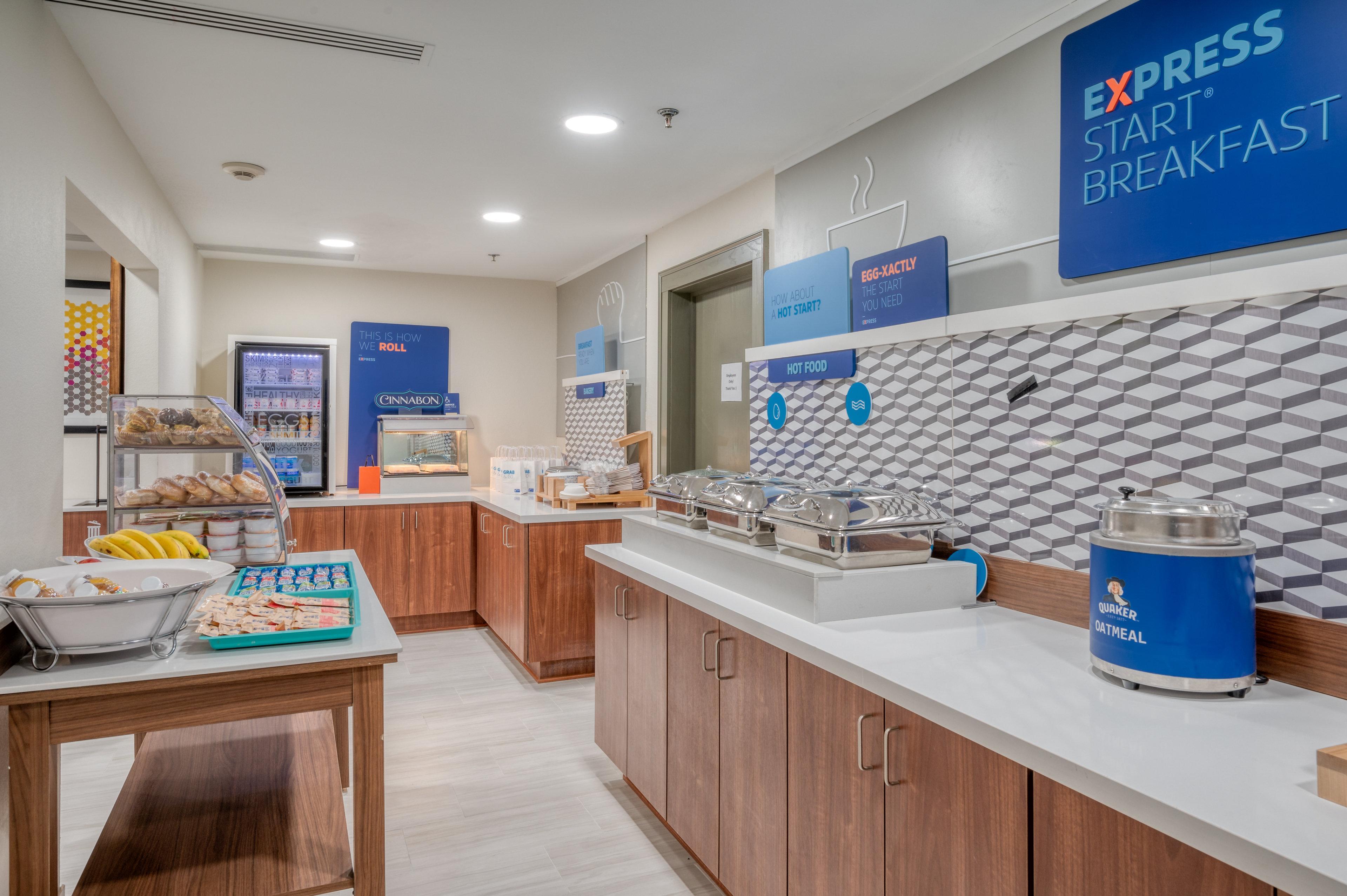 Holiday Inn Express Hotel & Suites Greenville By Ihg Exterior photo