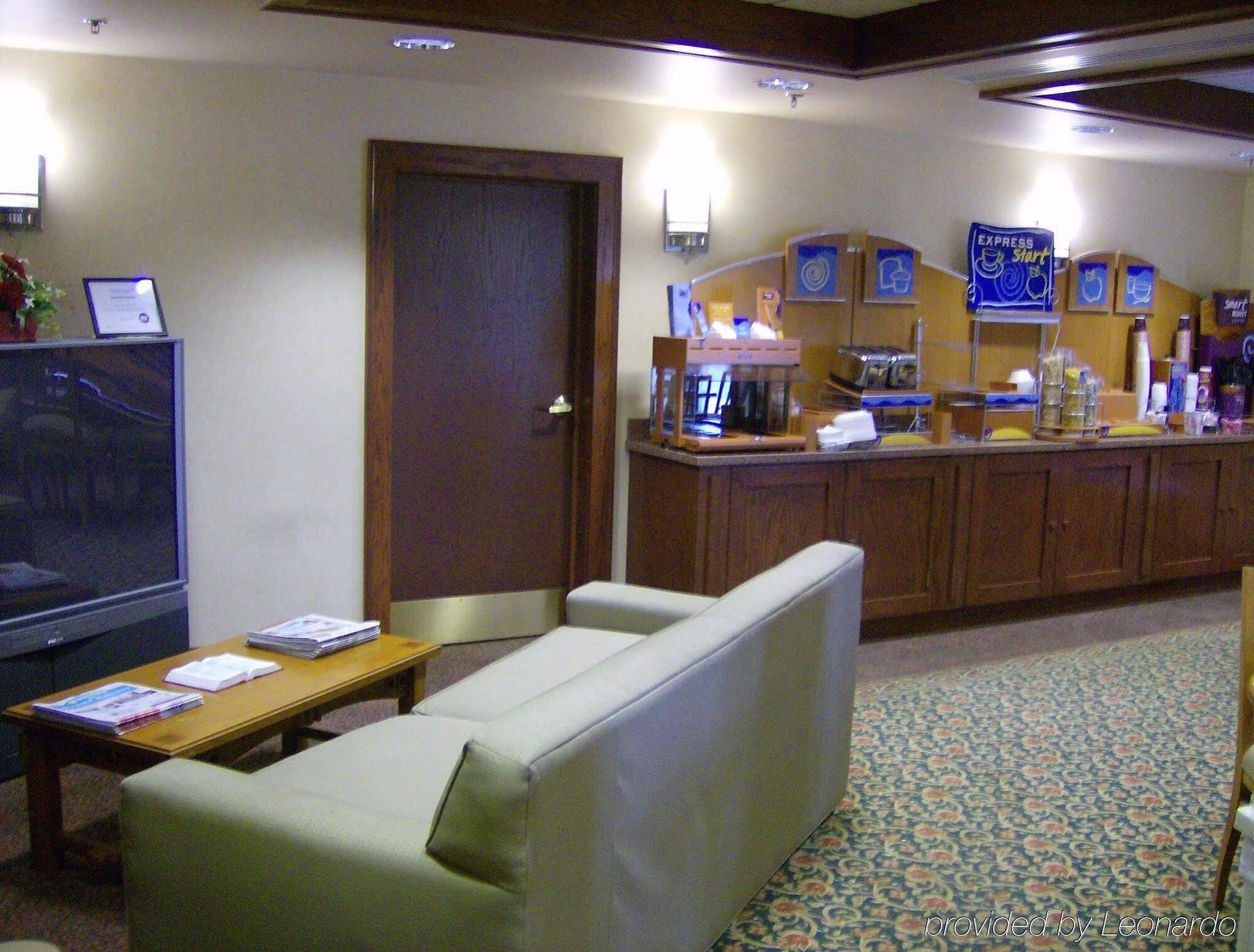 Holiday Inn Express Hotel & Suites Greenville By Ihg Exterior photo